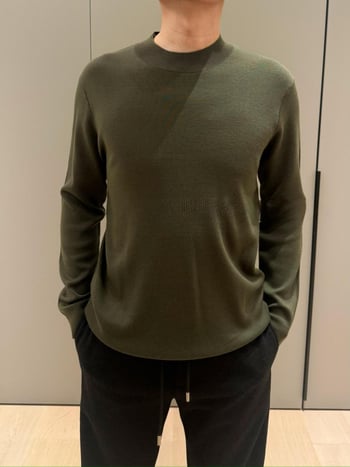 Muški vuneno-kasmirski džemper s okruglim ovratnikom, slobodan kroj, dugi rukav, srednja duljina, udio vune 71–75%, zima 2025