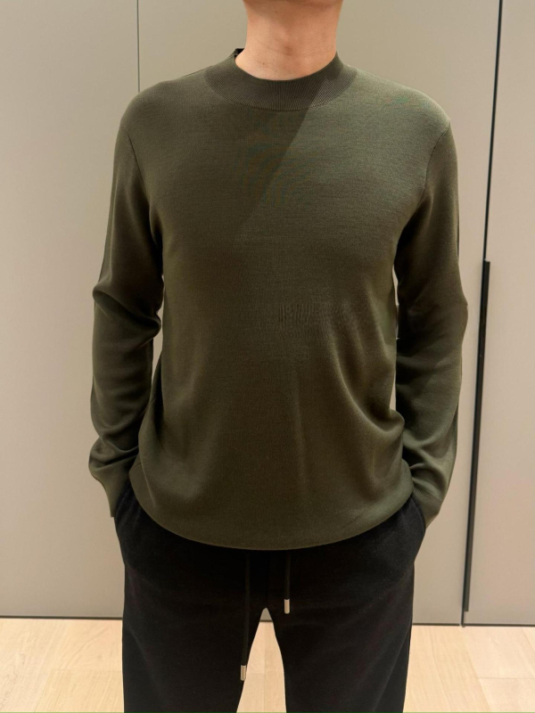 Muški vuneno-kasmirski džemper s okruglim ovratnikom, slobodan kroj, dugi rukav, srednja duljina, udio vune 71–75%, zima 2025