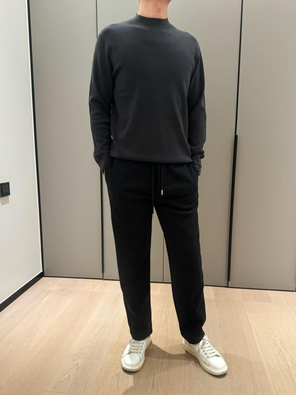 Muški vuneno-kasmirski džemper s okruglim ovratnikom, slobodan kroj, dugi rukav, srednja duljina, udio vune 71–75%, zima 2025