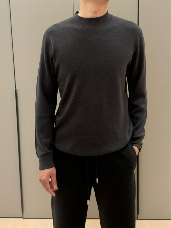 Muški vuneno-kasmirski džemper s okruglim ovratnikom, slobodan kroj, dugi rukav, srednja duljina, udio vune 71–75%, zima 2025