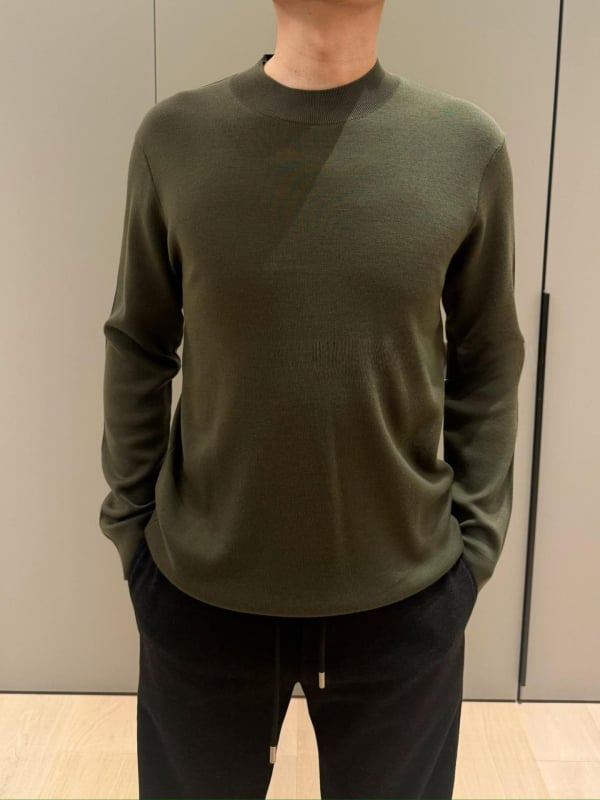 Muški vuneno-kasmirski džemper s okruglim ovratnikom, slobodan kroj, dugi rukav, srednja duljina, udio vune 71–75%, zima 2025