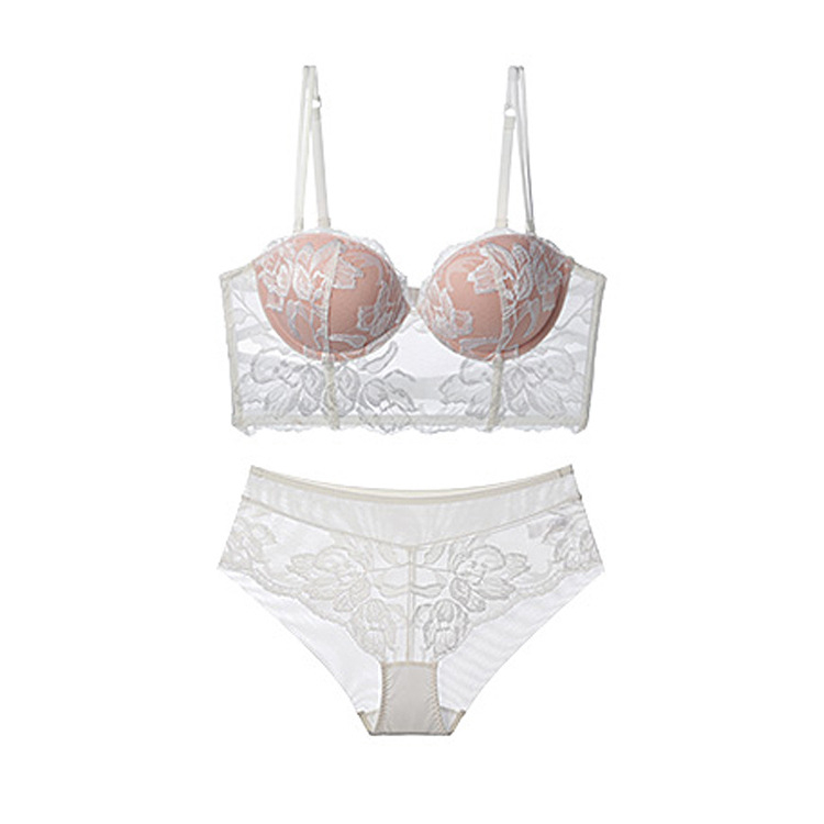 Čipkasti set grudnjaka s košaricama 3/4, tanke oblikovane košarice, fiksne dvostruke naramenice za potporu