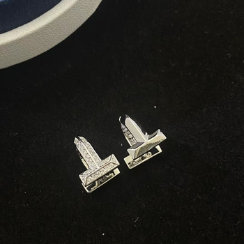 Cercei cu design T1, cupru, placare electroplatină, formă U geometrică cu motif litere/cifre, unisex