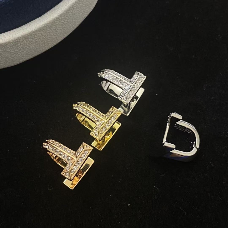 Cercei cu design T1, cupru, placare electroplatină, formă U geometrică cu motif litere/cifre, unisex