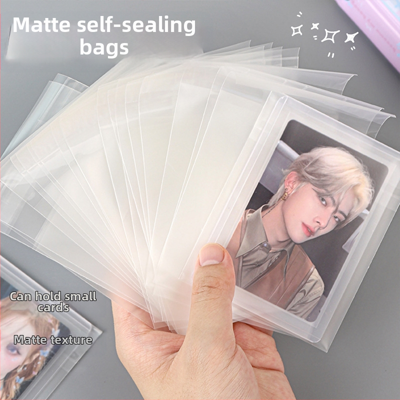 OPP samolepiaca kapsa na karty s matným povrchom; Materiál: plast; Spracovanie: horúci výrez; Účel: vydávanie kariet; Značka: Huasheng Source; Typ balenia: balenie vreciek
