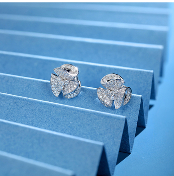 Cercei cu diamant, seria Begonia Flower, design geometric pentru femei