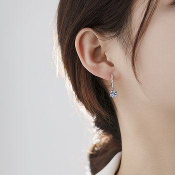 Moissanitne naušnice od srebra S925 s Pt950 premazom, šestokraki nosači, kružni oblik, osam srca i osam strijela