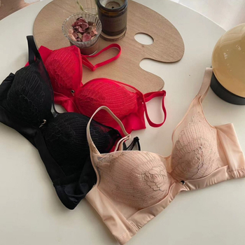 Čipkasti grudnjak s 3/4 košarica, gornja potpora, podesive naramenice, stražnje kopče s tri reda kukica