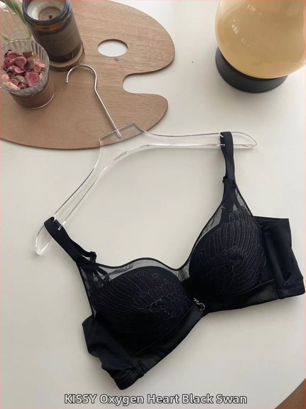 Čipkasti grudnjak s 3/4 košarica, gornja potpora, podesive naramenice, stražnje kopče s tri reda kukica