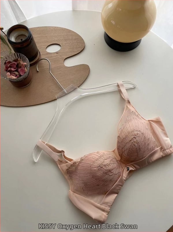 Čipkasti grudnjak s 3/4 košarica, gornja potpora, podesive naramenice, stražnje kopče s tri reda kukica