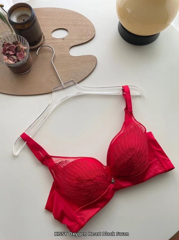 Čipkasti grudnjak s 3/4 košarica, gornja potpora, podesive naramenice, stražnje kopče s tri reda kukica