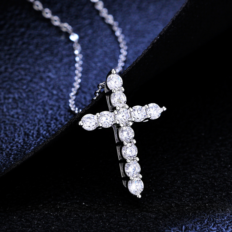 Ženski lanac s geometrijskim križem od 925 srebra, moissanit 1 ct
