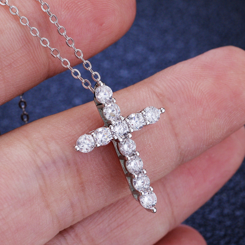 Ženski lanac s geometrijskim križem od 925 srebra, moissanit 1 ct