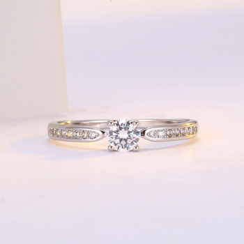 Inel cu montură romb, tratament diamant, moissanit imitativ, origine Shanwei