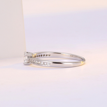 Inel cu montură romb, tratament diamant, moissanit imitativ, origine Shanwei