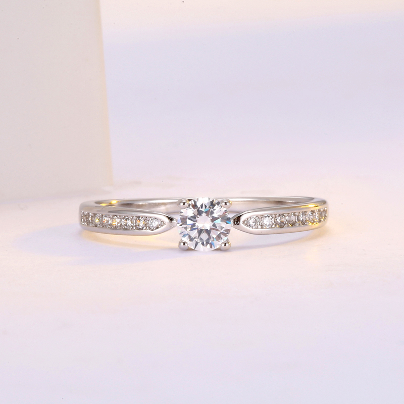 Inel cu montură romb, tratament diamant, moissanit imitativ, origine Shanwei