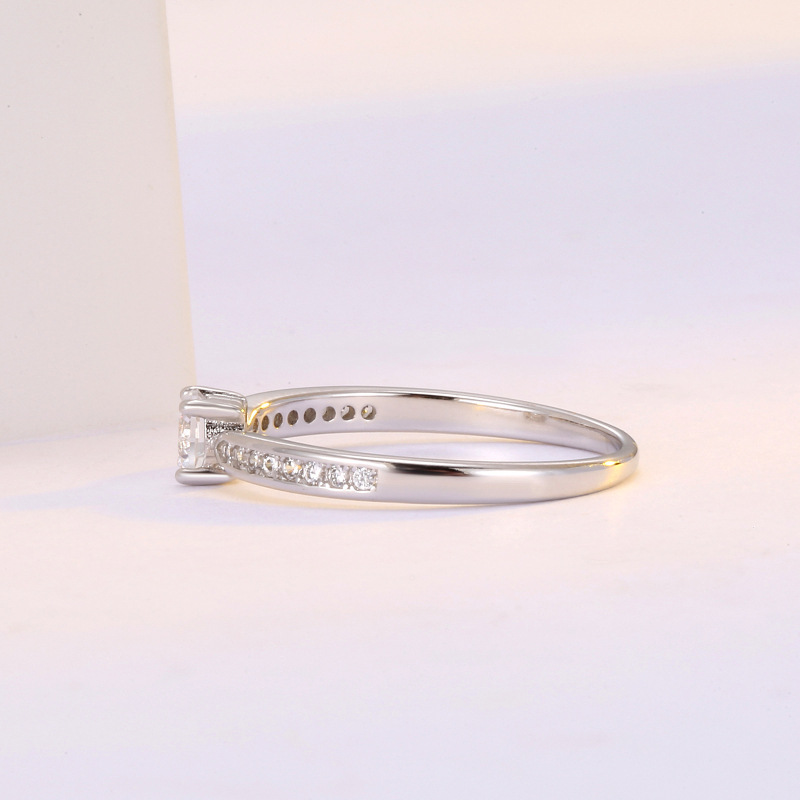 Inel cu montură romb, tratament diamant, moissanit imitativ, origine Shanwei