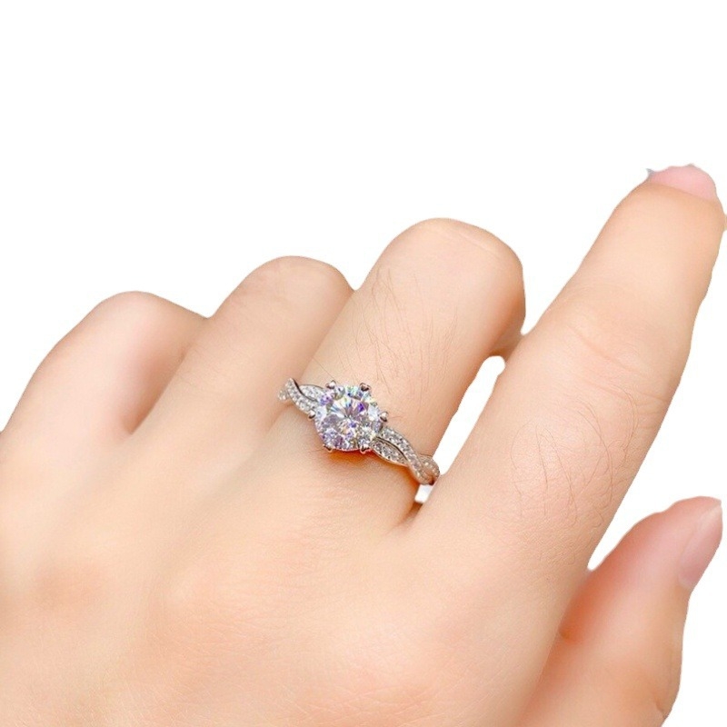 Nyitott gyűrű nyolc szív–nyolc nyíl motívummal, szimulált moissanit, réz alap, PT950 bevonat, geometriai stílus