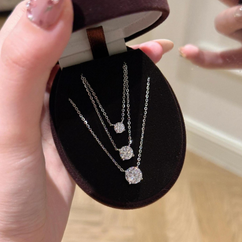 Ogrlica od srebra S925 s Moissanite privjeskom, Plum Blossom rez, četveroprsteni uložak, križni lanac