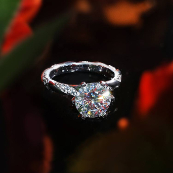 Moissanit gyűrű 2 karát, nyitott dizájn, hatszögű foglalat, nyolc szív és nyolc nyíl mintával, rézbázis, Pt950 bevonat