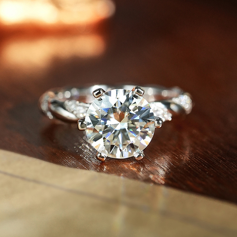 Moissanit gyűrű 2 karát, nyitott dizájn, hatszögű foglalat, nyolc szív és nyolc nyíl mintával, rézbázis, Pt950 bevonat