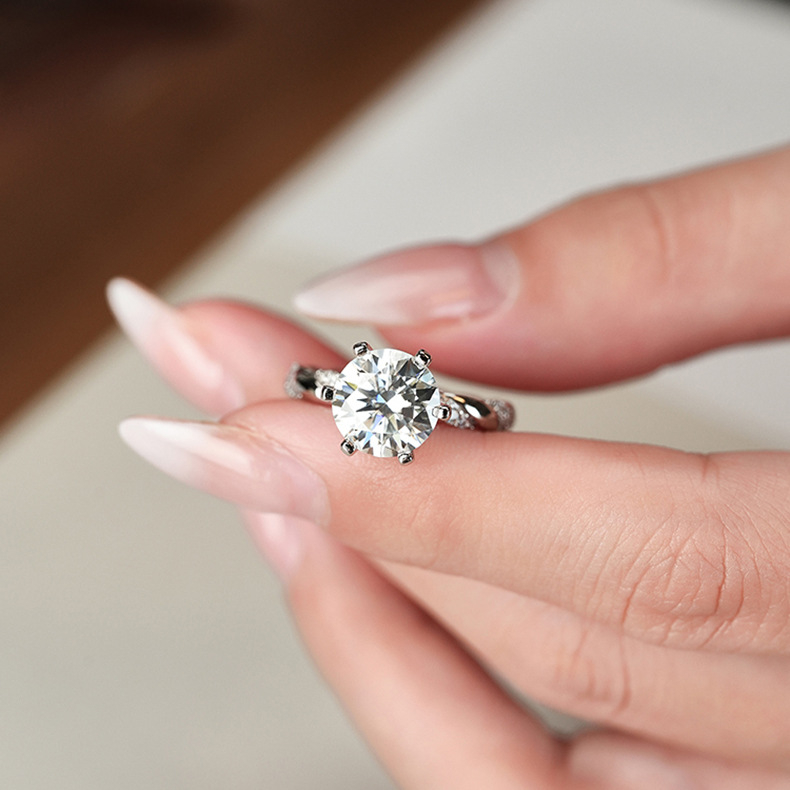 Moissanit gyűrű 2 karát, nyitott dizájn, hatszögű foglalat, nyolc szív és nyolc nyíl mintával, rézbázis, Pt950 bevonat