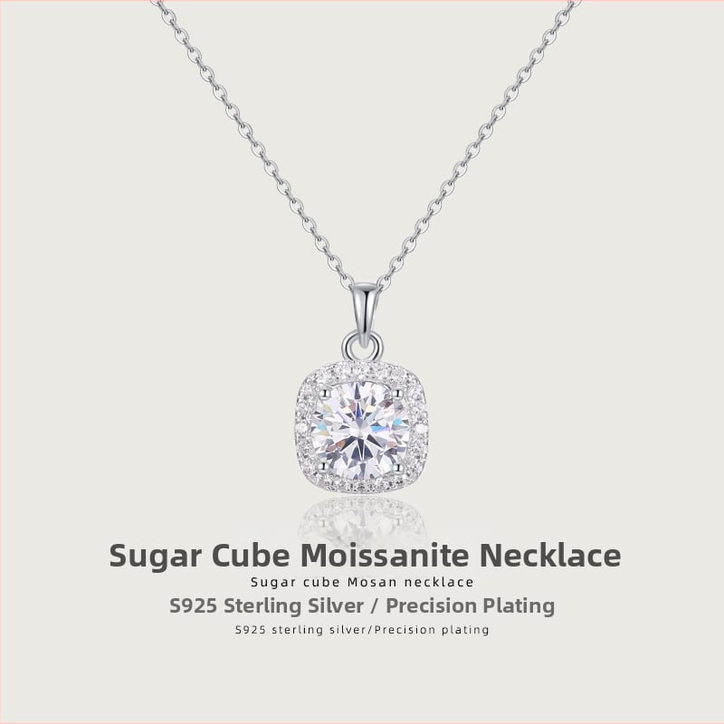 Moissanit cukor-kocka alakú medállal készült 925-ös ezüst nyaklánc, keresztlánccal, geometriai dizájn