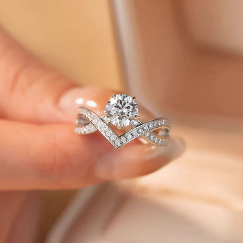 Inel din argint 925, cu coroană în formă de V, moissanit de 1 carat, finisaj electroplatat