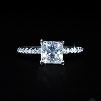 Inel din argint 925 — montură dreptunghiulară cu patru brațe, Moissanit diamant, pentru femei