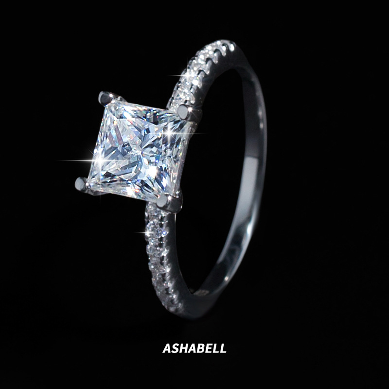 Inel din argint 925 — montură dreptunghiulară cu patru brațe, Moissanit diamant, pentru femei