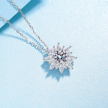 S925 ezüst Moissanit nyaklánc napraforgó medállal, keresztes lánccal, állítható hosszúság 41–50 cm, könnyed luxus stílus
