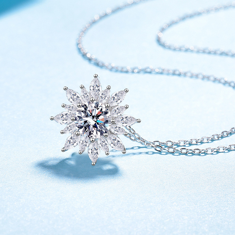 S925 ezüst Moissanit nyaklánc napraforgó medállal, keresztes lánccal, állítható hosszúság 41–50 cm, könnyed luxus stílus