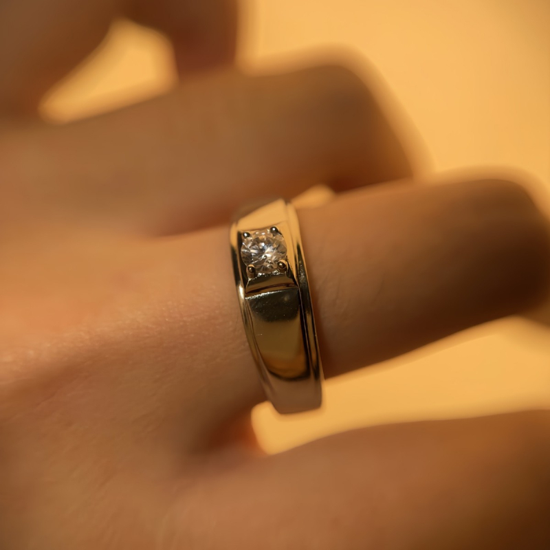 Fehér rézből készült gyűrű rombusz mintával, Seiko felületkezeléssel