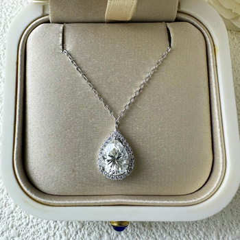925 ezüst nyaklánc teardrop alakú moissanite medállal, keresztlánc stílusban, hossz 41–50 cm