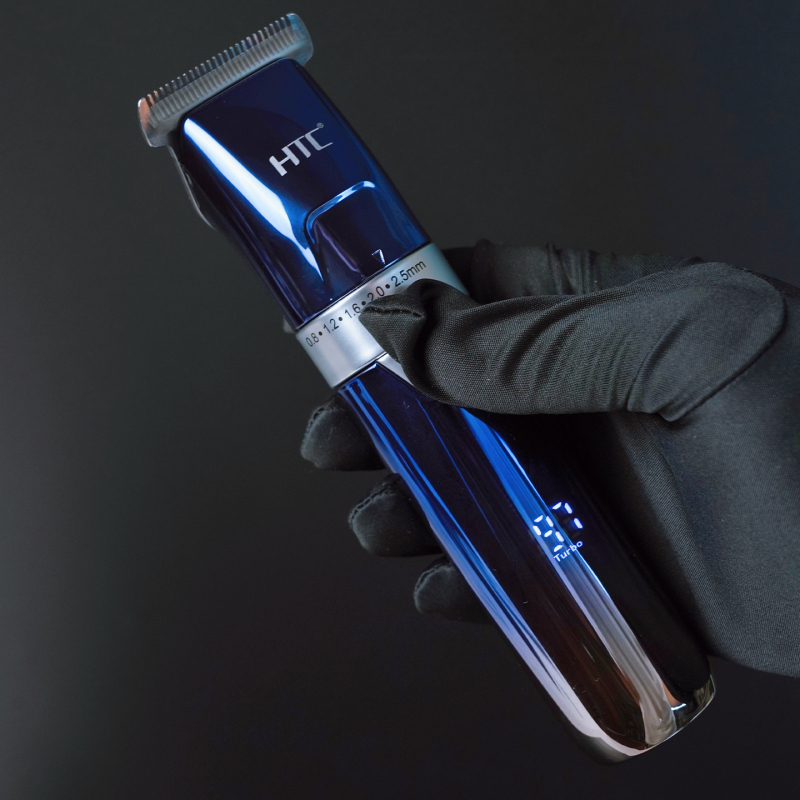 HTC водоустойчив професионален електрически подстригвач за коса — USB цифров дисплей, вградена батерия 2000–4000 mAh, пълно миене на корпуса, глава от високовъглеродна стомана