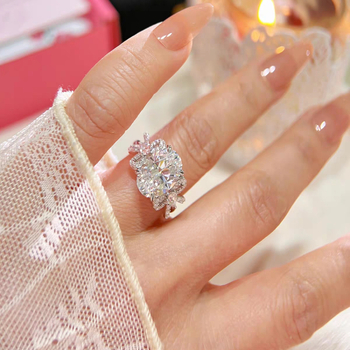 S925 ezüst gyűrű, 5 karátos moissanit, tojás alakú ovális, elektroplatált felület, divatos luxus