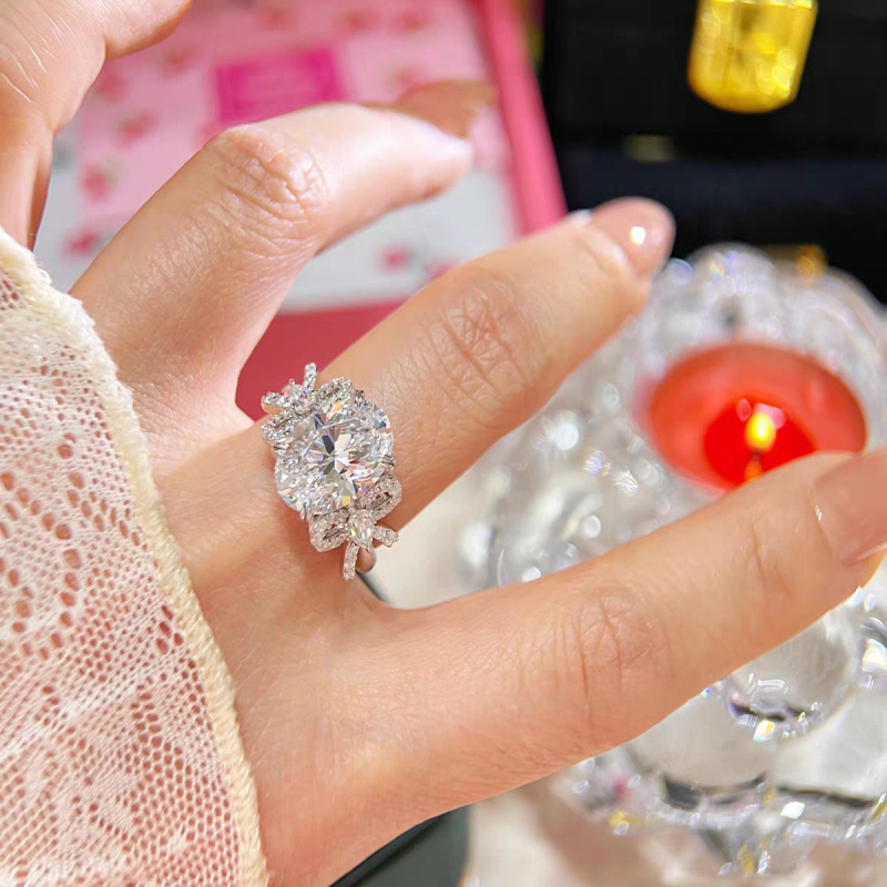 S925 ezüst gyűrű, 5 karátos moissanit, tojás alakú ovális, elektroplatált felület, divatos luxus