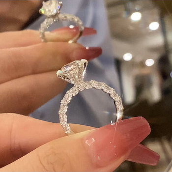 Prsten od srebra 925 s platinskim premazom, Moissanit 3 karata, šestoprstena postavka