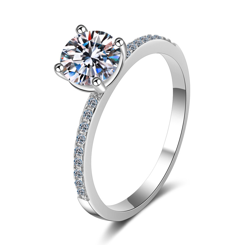 Inel Moissanite 1 ct, argint 925 placat cu aur, montură coroană cu patru gheare