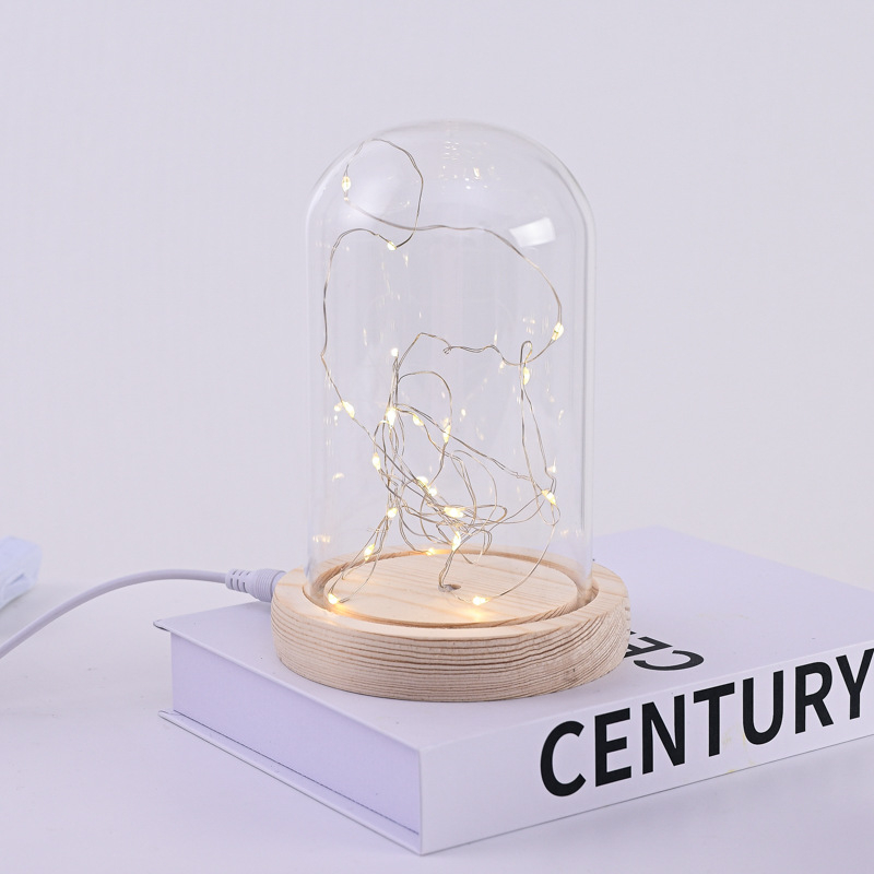 Vaza od visokor borosilikatnog stakla, polirana površina, geometrijski dizajn, moderni minimalistički stil