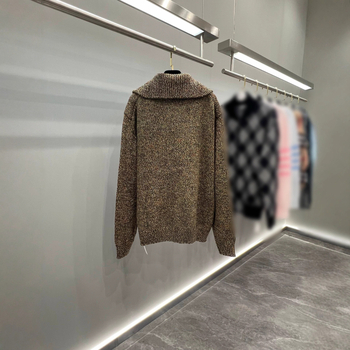 Pulover od smjese vune i kašmira s poluzipom, reverasta ovratnica, dugi rukavi, 76–80% vuna