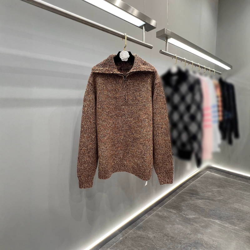 Pulover od smjese vune i kašmira s poluzipom, reverasta ovratnica, dugi rukavi, 76–80% vuna