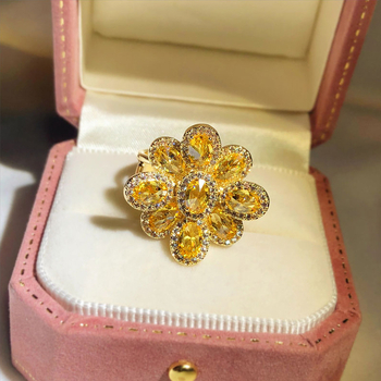 Geometriai formájú réz gyűrű aranyozott mesterséges kövekből készült mozaikkal, Carlochis, testreszabás elérhető