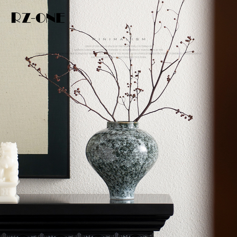 Vas ceramic de la Craftsman thirteen, ambalaj din carton, așezare pe suprafață