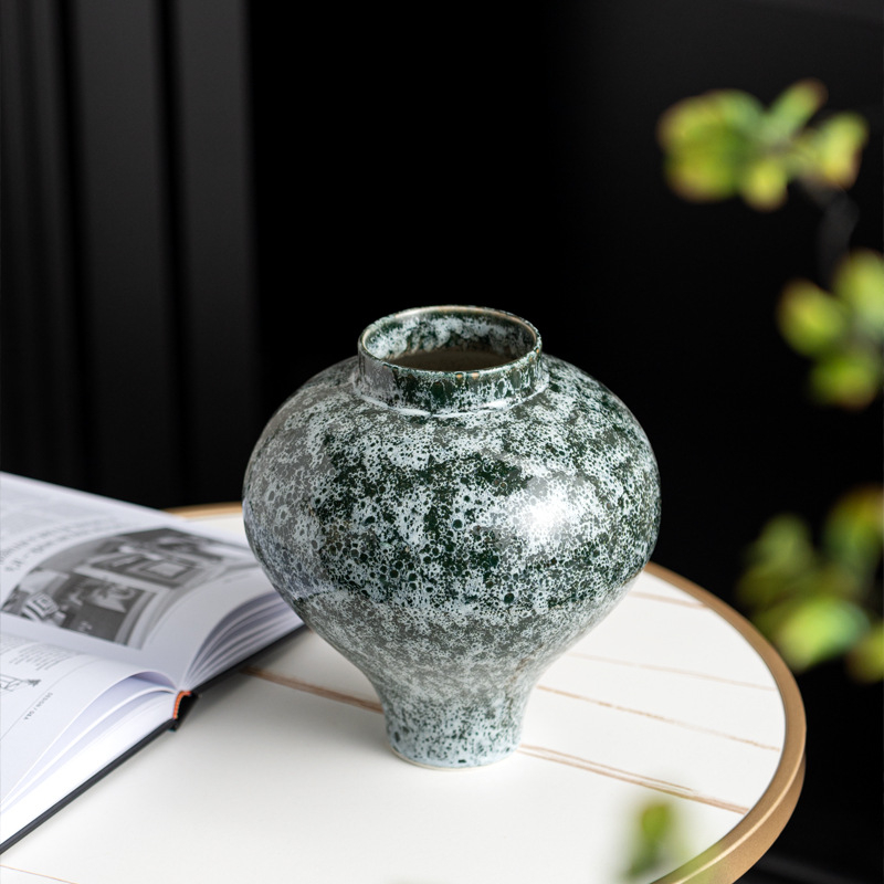 Vas ceramic de la Craftsman thirteen, ambalaj din carton, așezare pe suprafață