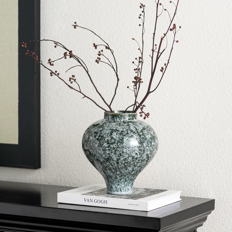 Vas ceramic de la Craftsman thirteen, ambalaj din carton, așezare pe suprafață