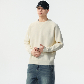 Плетен пуловер, кръгло деколте, свободен силует, антибактериален, материал: 52% акрил, 29.2% полиестер, 18.8% спандекс