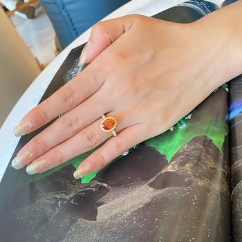 Carlochis réz gyűrű, geometriás stílus, aranyozott mesterséges kövek mozaikja