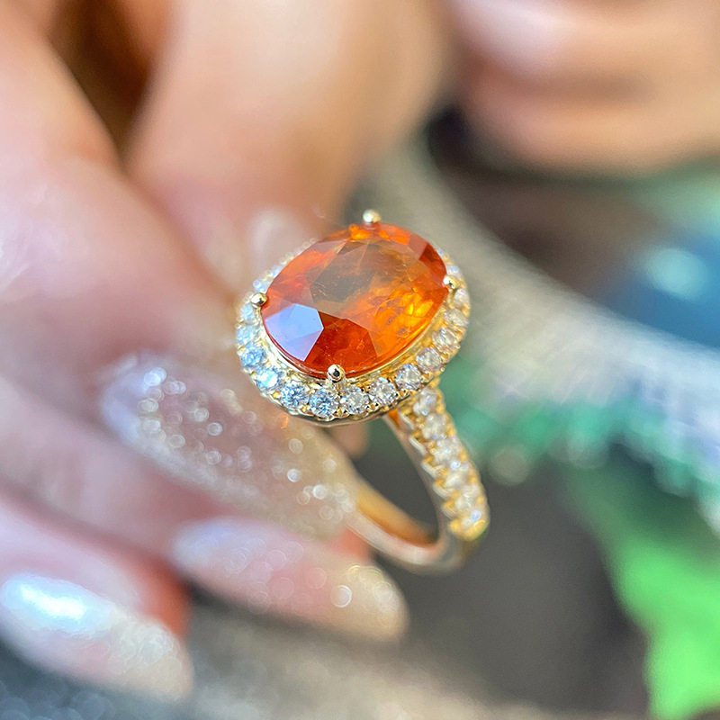 Carlochis réz gyűrű, geometriás stílus, aranyozott mesterséges kövek mozaikja