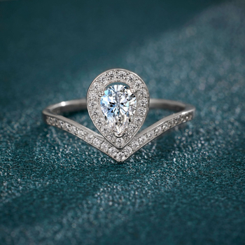 Moissanit gyűrű – Moissanit gyémánt, V alakú korona, geometriai minimalist dizájn